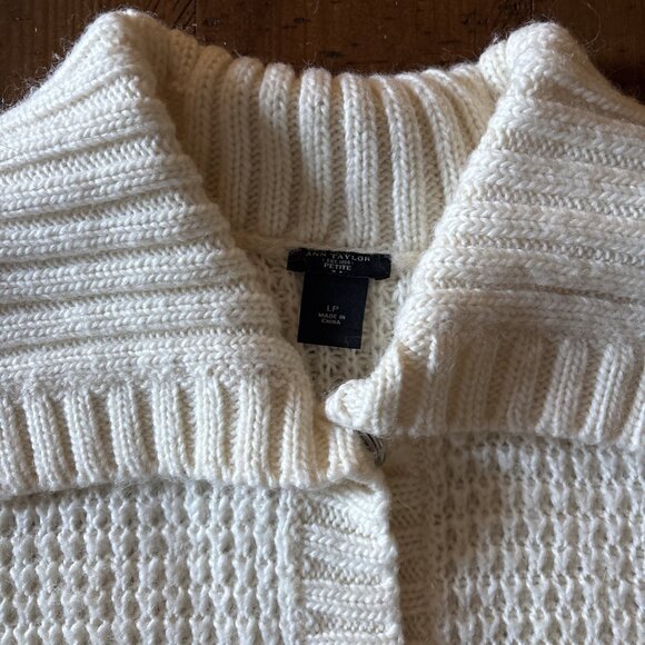 Ann Taylor Loft Petite Bulky Ivory Short Sleeve Cardigan Size PL Wool Blend - Picture 4 of 8
